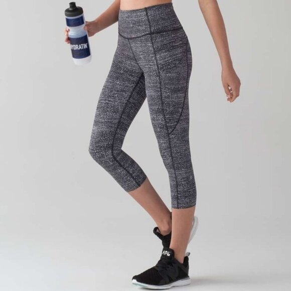 Lululemon Fast & Free Crop II Leggings Nulux 19" Salt Alpine White Black Active - Picture 1 of 11